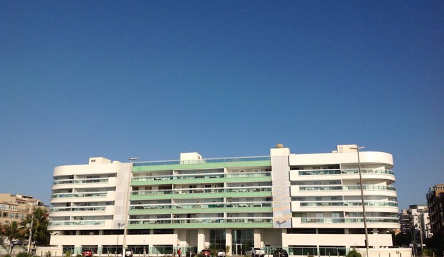 Luxury apartment in a condominium across from Praia do Forte beach - Cabo Frio. in Cabo Frio