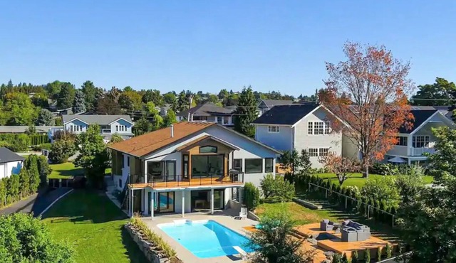 Luxury Kelowna House w/Pool and Sauna in West Kelowna