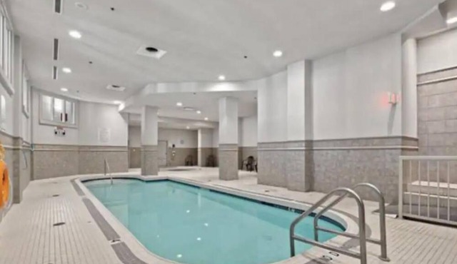 Luxury Lake Front 3 bed 2 bath in Kelowna