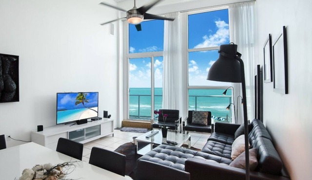 Luxury - Ocean front 3 Bed 2 Bath two story condo in Vibrant Miami Beach in Miami