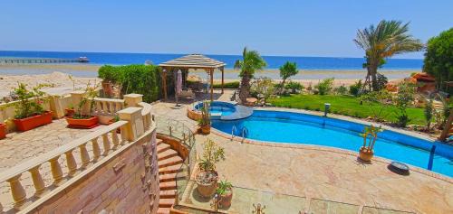 Luxury Seafront Pool Villa - 3 Stories & Roof floor - All Master Bedrooms in Hurghada