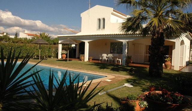 Luxury Villa with private salt water pool, near beach, golf courses. Free Wi-Fi in CABANAS DE TAVIRA