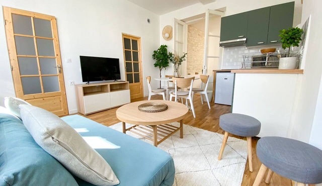 Magnificent and spacious T2 Place Saint Sauveur in Caen
