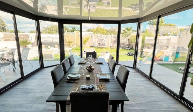 MAGNIFICENT VILLA 260m² Jacuzzi Sauna Boulodrome 5mn from the sea in a quiet area in La Garde