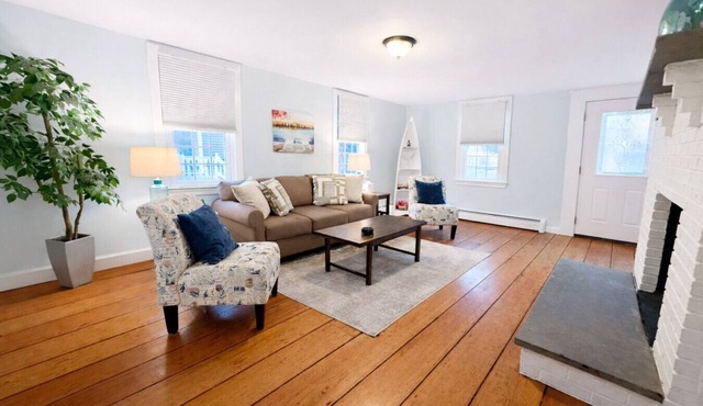 Magnolia Portside – Whole 4BR Home on Thames St in Newport