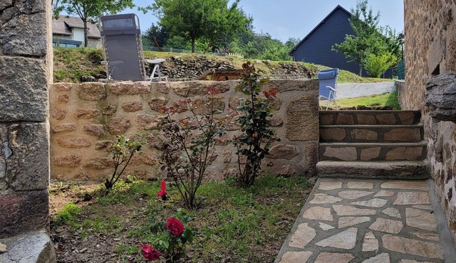 Maison Avec Terrasse sur le Plateau de Millevaches in Pérols-sur-Vézère