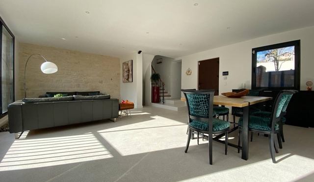 Maison Centre Suresnes in Suresnes