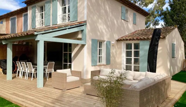 Maison du lac, 4 Bedrooms, Les Restanques duGolfe de St Tropez; ideal for families in Grimaud