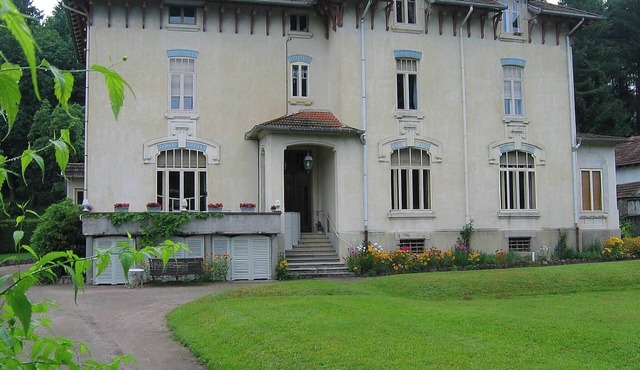 Mansion in Vecoux with Pool and Garden in Vecoux
