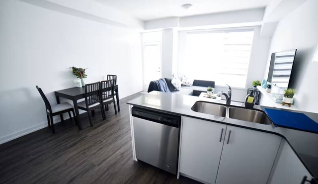 Modern 3 bed, 2 bath townhouse. in Vaughan