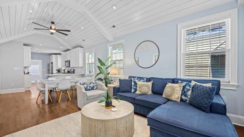 Modern Coastal Comfort - 3 Bedroom Condo with Balcony in Ocean City