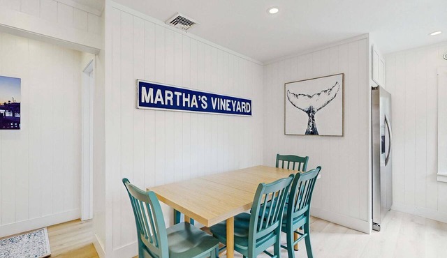 Modern Downtown OB Condo, Stroll to Ferry & Beach in Oak Bluffs