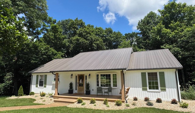 Modern Farmhouse Retreat on 4 Acres near Nashville,Tn Overlooking private woods in Greenbrier