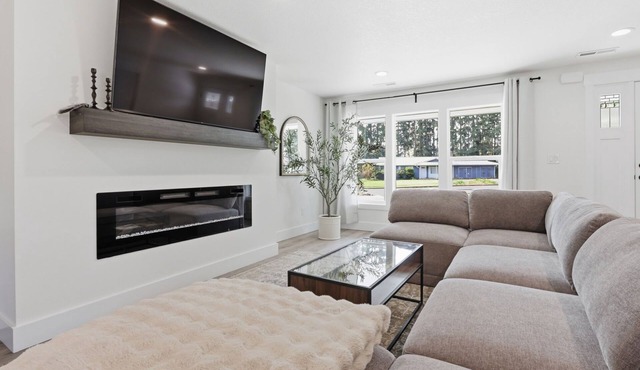 Modern, fully updated 4-BR house in cul-de-sac in Vancouver