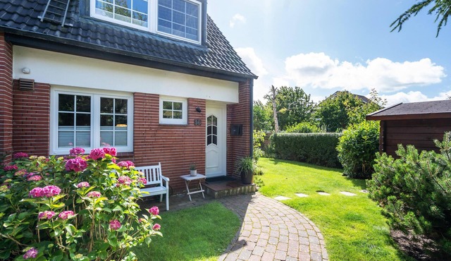 Modern house for 6 pers. with terrace, parking space, WLAN, pets allowed. in Sylt-Ost