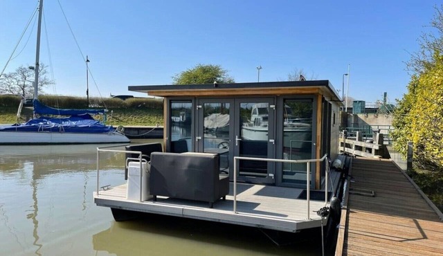 Modern Houseboat - Minutes from Amsterdam - 4 pers in Monnickendam