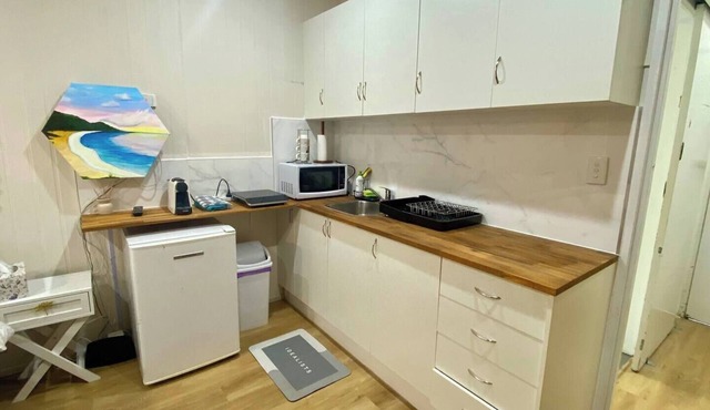 Modern Studio Room Retreat with a reverse Aircon in Centenary Heights