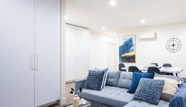 MSA Vision: 3-Bed 2-Bath apartment with Balcony, City Views, Gym, Pool & Parking in Melbourne