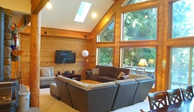 Mt. Baker Lodging Cabin 7 – Sleeps 8! in Maple Falls