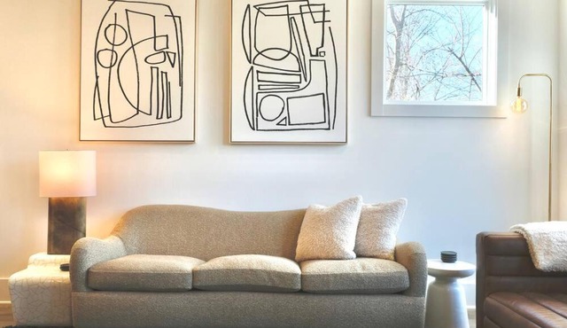 NASHVILLA. A Luxe Escape + 3 Miles to Downtown. in Nashville