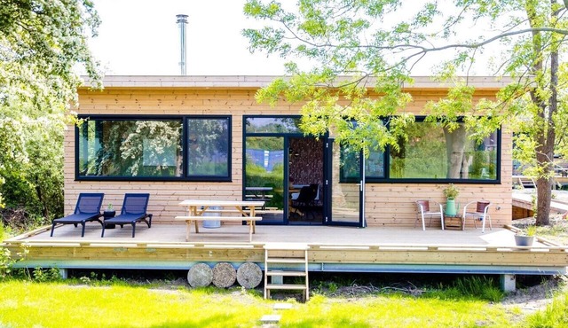Nature lodge Iisfûgel, Akkrum - 2 bathrooms, sleeps 4 in Akkrum