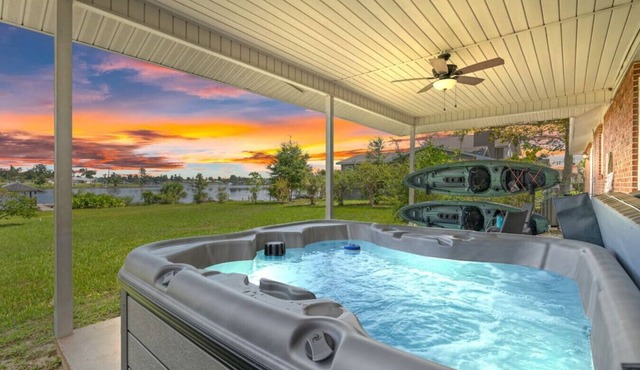 Nautical Nirvana at the Hugh House ~ Bayfront Retreat with Dock, Hot Tub in Panama City