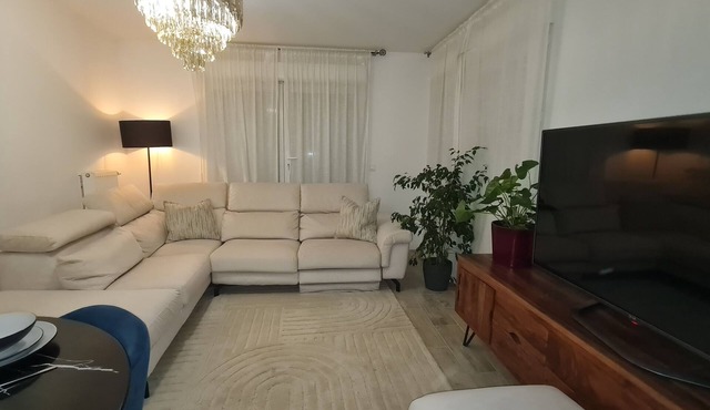 Near Paris and Disneyland, 3 bedroom apartment, sleeps 6 in Champigny-sur-Marne