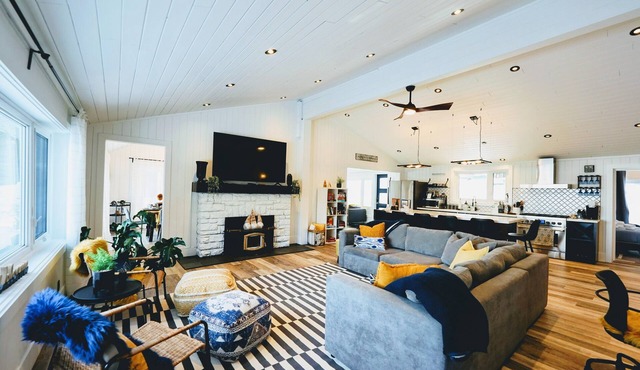 Newly Renovated Secluded Cottage in Huntsville