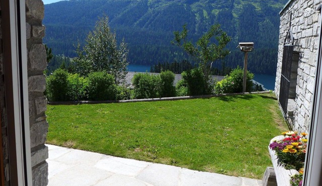 Nice apartment for 5 people with WIFI, TV, patio and parking in Saint Moritz