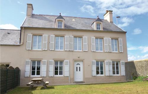 Nice Home In Saint-Marcouf With Kitchen in Saint-Marcouf