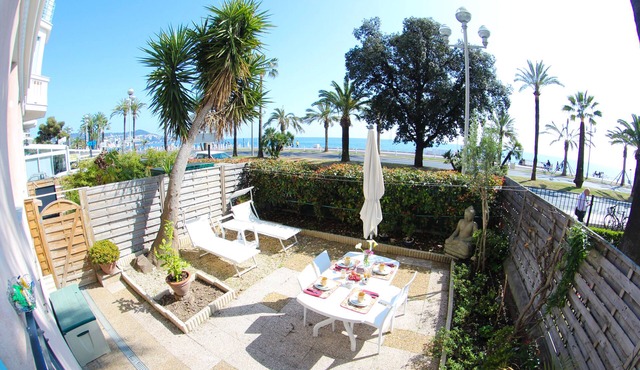 NICE- PROMENADE CENTER- BEACH FRONT- PRIVATE GARDEN and PARKING in Nice