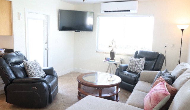 Oceanside, Pet Friendly, Smart Home with-SUP, kayak with and 60 ft Dock in Marathon