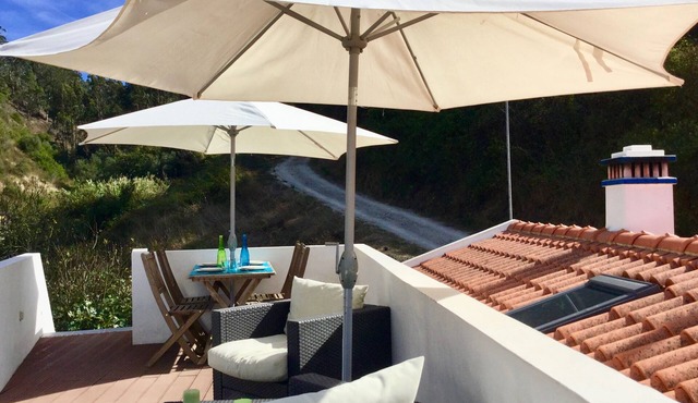 Odeceixe Valley House. Minutes from the beach. Two rooms and a Lounge Rooftop. in Odeceixe
