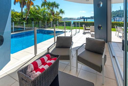 Pavillions 17 Waterfront with Private Pool and Buggy in Hamilton Island