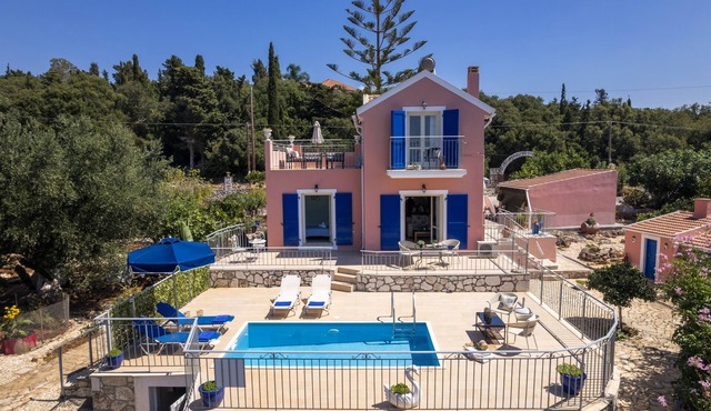 Peaceful countryside location with authentic village charm in Tzamarelata