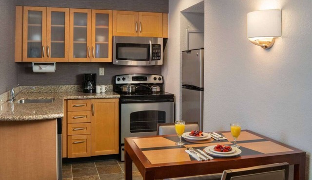 Perfect Suite for Exploring Nashville's Charm w/Free Breakfast, Pets Allowed! in Brentwood
