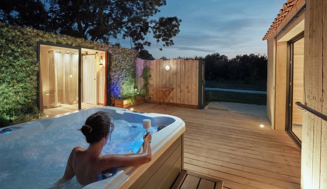 Pine Lodge and Spa in La Garde