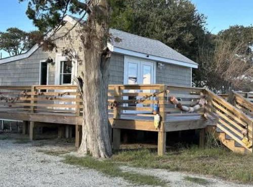 Private Cozy Waterfront Cabin in Sealevel
