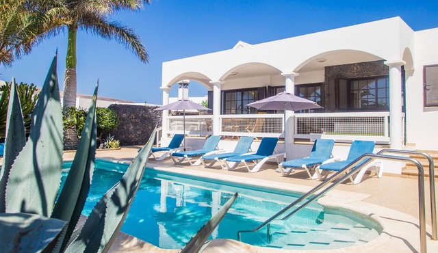 Private Villa With Electric Heated Pool and Wifi, Mature Gardens Close To Town in PLAYA BLANCA