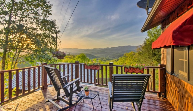 Quaint Bryson City Cottage w/Smoky Mountain Views in Bryson City