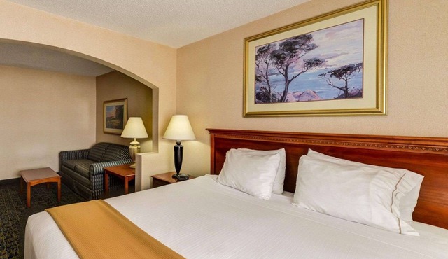 Quality Inn Spring Mills - Martinsburg North in Falling Waters