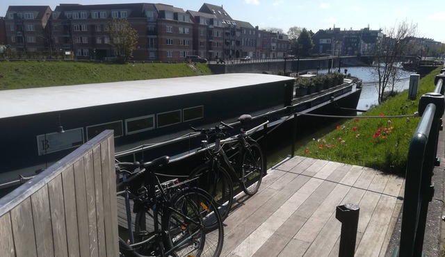 Renovated Houseboat in the Center of Ghent (Sailor Room) in Gent