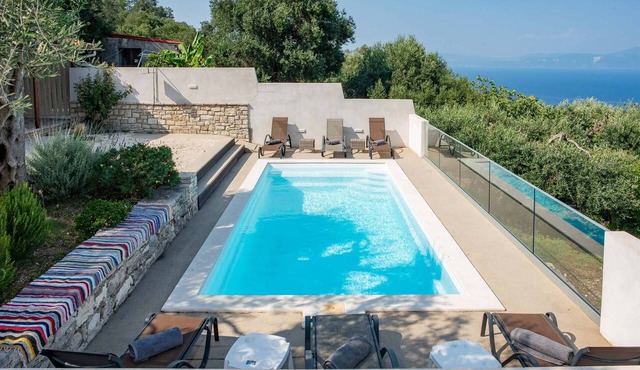 Romanatika House - Three Bedroom Villa, Sleeps 6 in Paxi