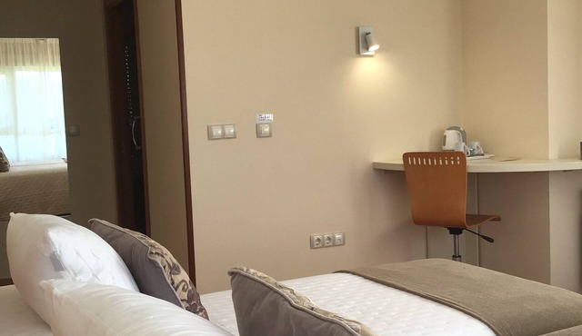 Room 'Habitación 101 Camas Individuales' with Sea View, Shared Terrace and Wi-Fi in Viveiro