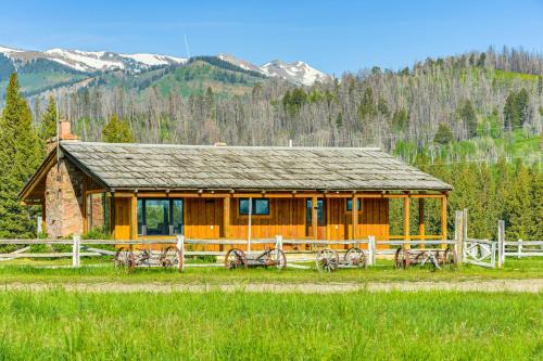 Rustic Bondurant Cabin: Fish, Hike, & Bike! in Bondurant