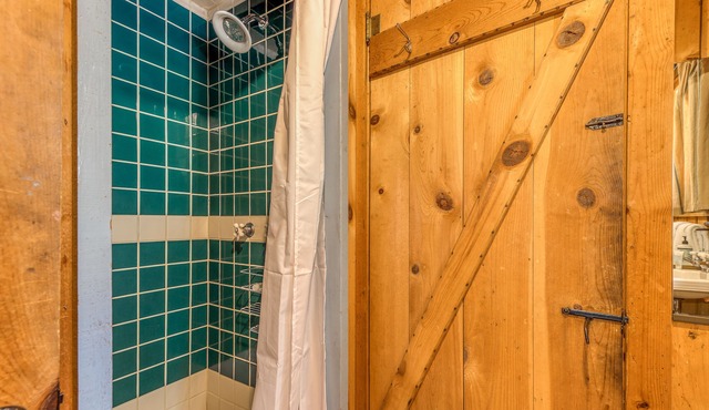 Rustic Cabin with Outdoor Deck, Woodland Views - Close to Town in Idyllwild