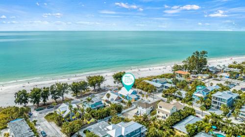 Salty Sister - 302 in Anna Maria