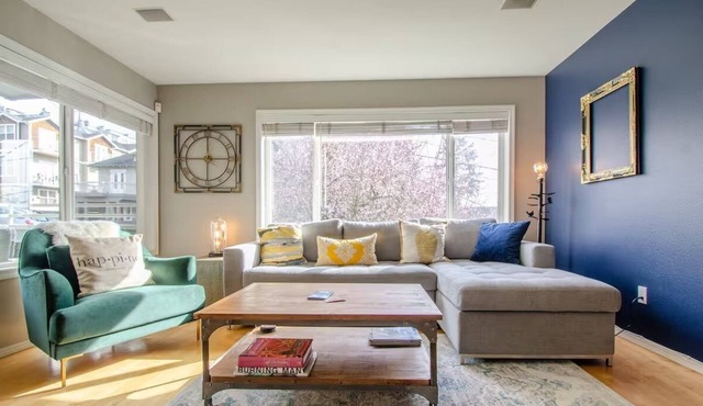 Seattle Queen Anne Retreat – Rooftop Deck, Family-Friendly, Prime Location, AC in Seattle