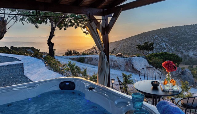 Seaview Wooden Cabin with Jacuzzi in Peristerona
