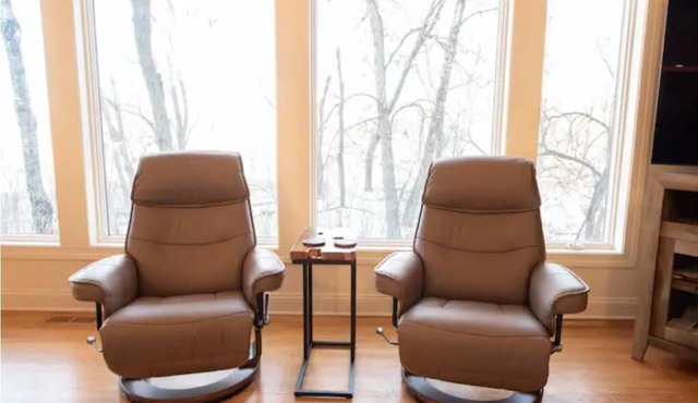 Secluded Spa-cious Retreat -Beds for 8. Plus 3 foldaways extra in Minneapolis